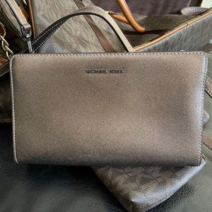 Michael Kors Crossbody Clutch -Jet Set Travel Cinder